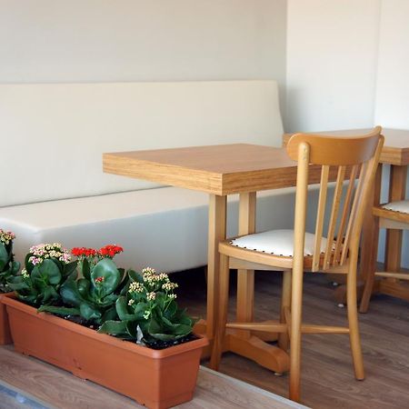 Academia Hotel Истанбул Екстериор снимка