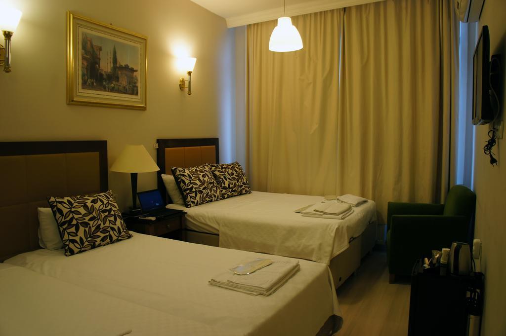 Academia Hotel Истанбул Стая снимка