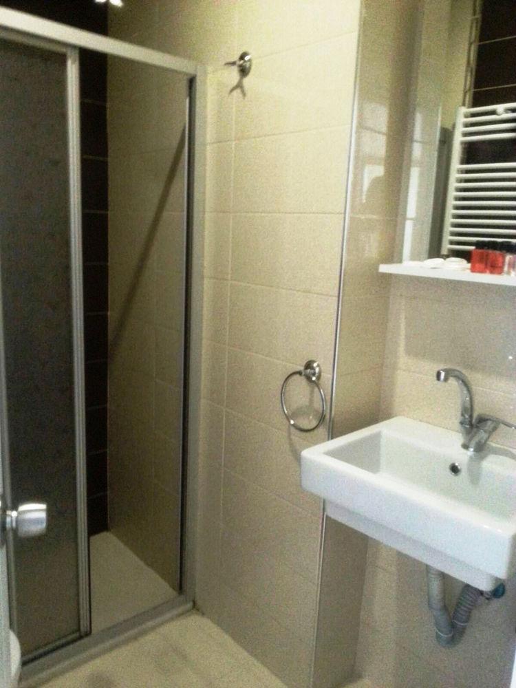 Academia Hotel Истанбул Екстериор снимка